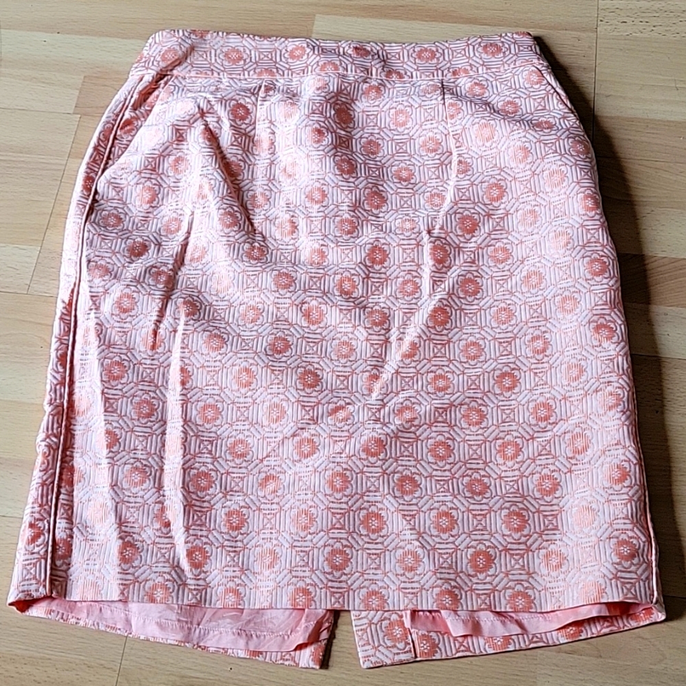 Banana Republic skirt,  size 6, coral. Excellent condition